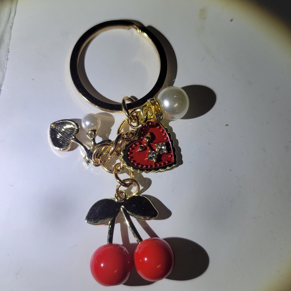 🍒Cherries And Hearts Red And Gold Key Chain Key Ring Bag Decor - Picture 2 of 2